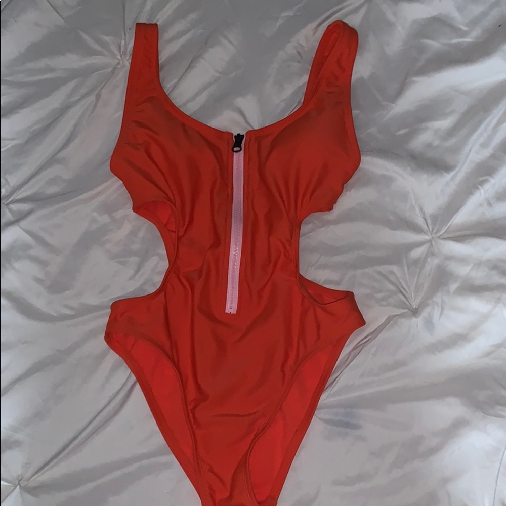 Brand new trendy zippered bathing suit